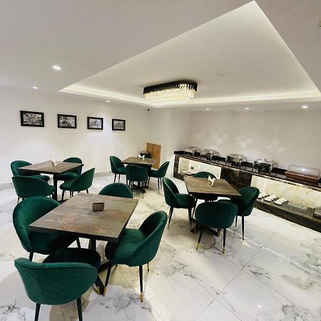 Hotel Malbork Inn @ Janakpuri Делі Екстер'єр фото