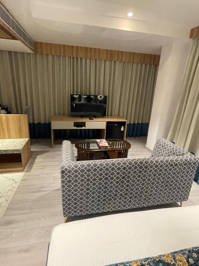 Hotel Malbork Inn @ Janakpuri Делі Екстер'єр фото