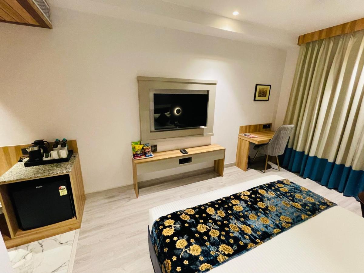 Hotel Malbork Inn @ Janakpuri Делі Екстер'єр фото